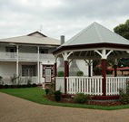 California Manor Bed and Breakfast - - Lightning Ridge Tourism
