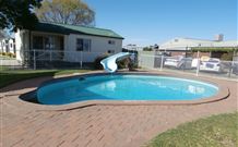 Yellowbox Country Cabins - Lightning Ridge Tourism 4