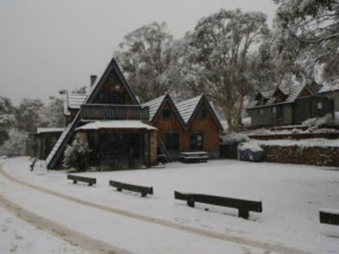 Habitat Chalet - Lightning Ridge Tourism 0