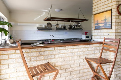 Augusta - Cape Leeuwin YHA - Lightning Ridge Tourism 5