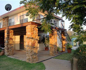 Rubyvale Gem Gallery Apartments - Lightning Ridge Tourism 1
