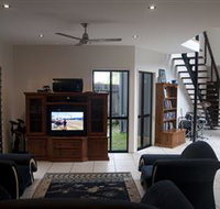 Dolphin Beach House - Lightning Ridge Tourism