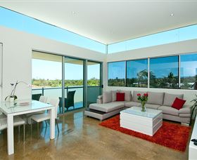Hilltop Mansion Gold Coast - Lightning Ridge Tourism 2