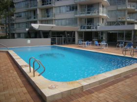 Pacific Regis Holiday Apartments - Lightning Ridge Tourism 1