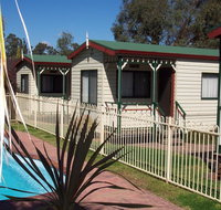 Parkes Country Cabins - Lightning Ridge Tourism