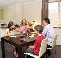 Oxley Court Apartments - Lightning Ridge Tourism