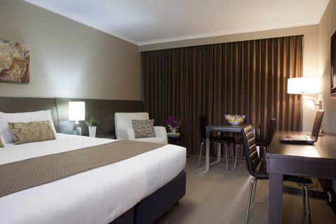 Pavilion On Northbourne - Lightning Ridge Tourism 1