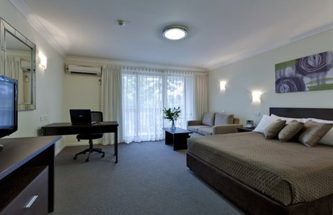 Tall Trees - Lightning Ridge Tourism 1