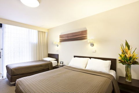 Tall Trees - Lightning Ridge Tourism 2