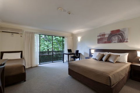 Tall Trees - Lightning Ridge Tourism 3