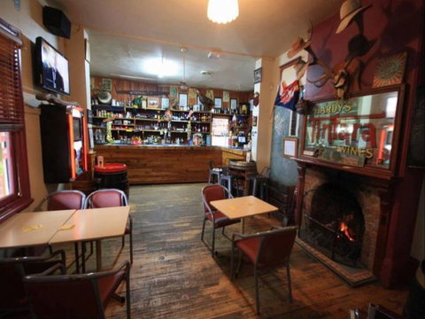 Victoria Hotel: Moonan Flat - Lightning Ridge Tourism 1