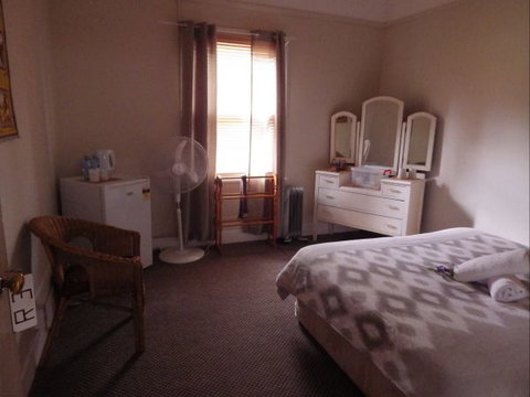 Victoria Hotel: Moonan Flat - Lightning Ridge Tourism 5