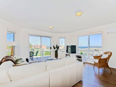 Century 21 SouthCoast: Moana Blue - Lightning Ridge Tourism 10