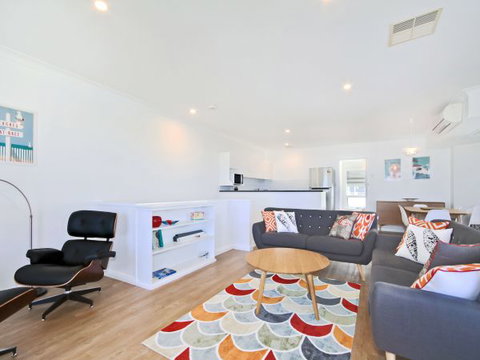 Century 21 SouthCoast: Moana Blue - Lightning Ridge Tourism 15