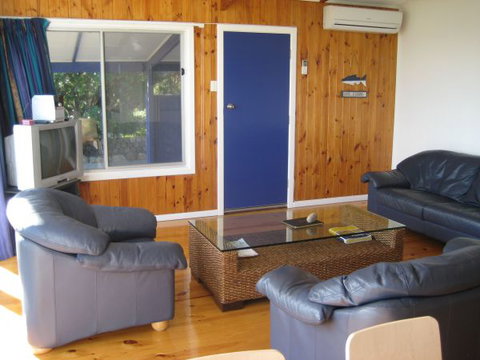 Century 21 SouthCoast: Moana Blue - Lightning Ridge Tourism 21