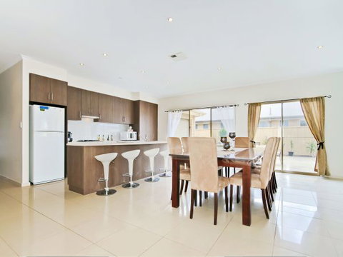Century 21 SouthCoast: Moana Blue - Lightning Ridge Tourism 28