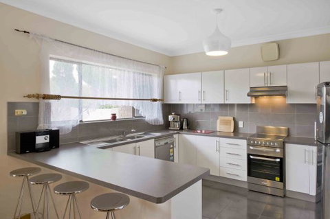 Century 21 SouthCoast: Moana Blue - Lightning Ridge Tourism 77