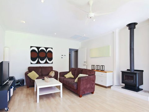 Century 21 SouthCoast: Moana Blue - Lightning Ridge Tourism 87