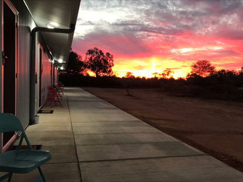 Cooper's Country Lodge - Lightning Ridge Tourism 4