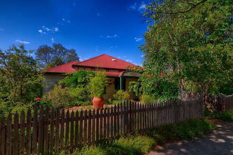Rushton Cottage Bed And Breakfast - Lightning Ridge Tourism 0