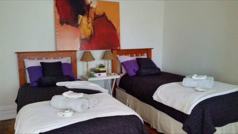 Rushton Cottage Bed And Breakfast - Lightning Ridge Tourism 5
