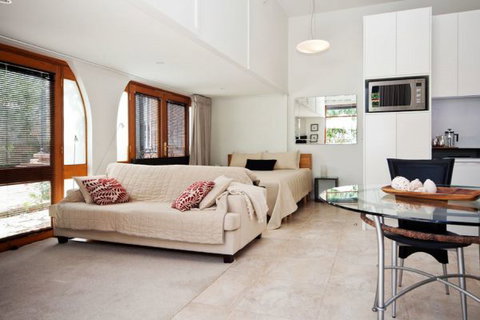 The Circle Retreat Studio - Lightning Ridge Tourism 2