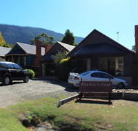 Mackey's Peak Villas - Lightning Ridge Tourism