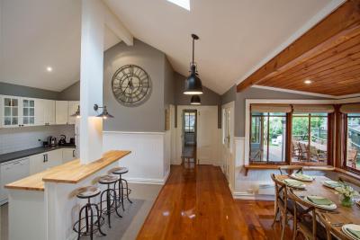 Oak Tree Lodge - Lightning Ridge Tourism 2