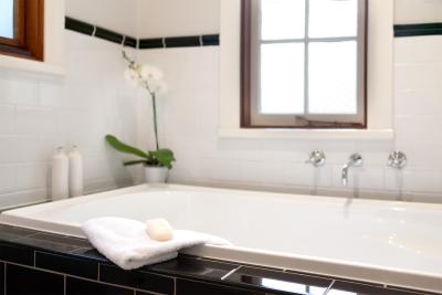 Oak Tree Lodge - Lightning Ridge Tourism 3