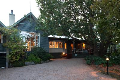 Oak Tree Lodge - Lightning Ridge Tourism 7