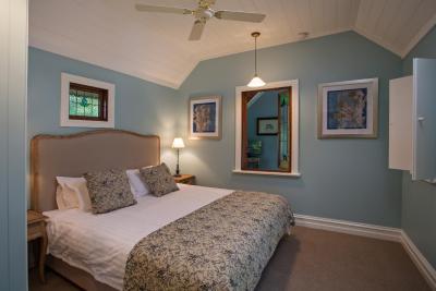 Oak Tree Lodge - Lightning Ridge Tourism 11