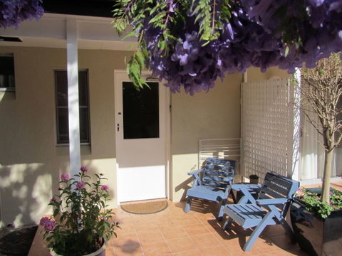 Jacaranda Bed And Breakfast - Lightning Ridge Tourism 1