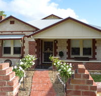 Two Cow Cottage Bed and Breakfast - Lightning Ridge Tourism