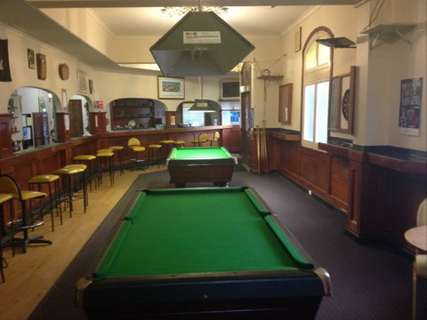 Cecil Hotel Zeehan - Lightning Ridge Tourism 1