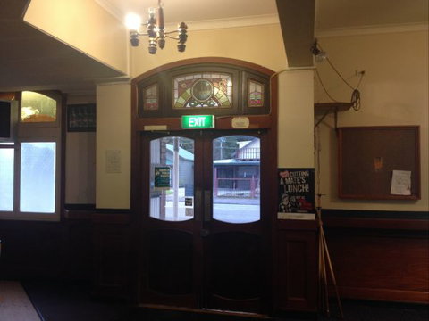 Cecil Hotel Zeehan - Lightning Ridge Tourism 3