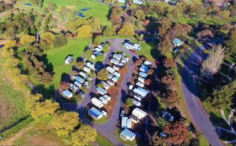 Lake Colac Caravan Park - Lightning Ridge Tourism 1