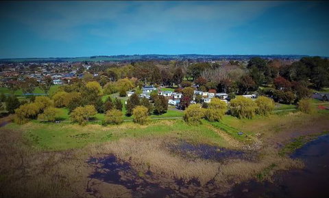 Lake Colac Caravan Park - Lightning Ridge Tourism 2