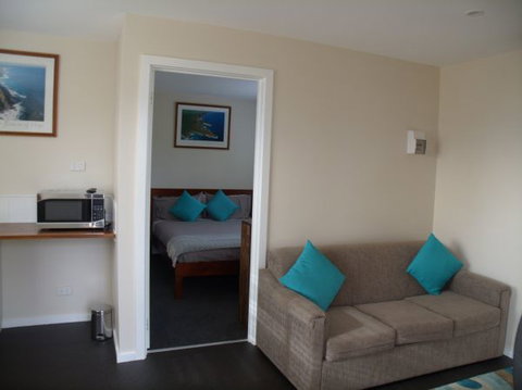 Lake Colac Caravan Park - Lightning Ridge Tourism 7