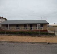 Lawhill Lodge - Lightning Ridge Tourism