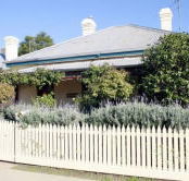 Florennes Heritage Cottage - Lightning Ridge Tourism