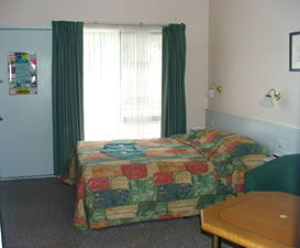 Lazy River Motor Inn - Lightning Ridge Tourism 0