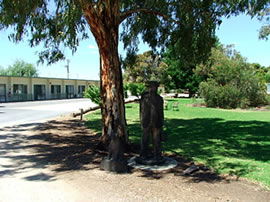 Lazy River Motor Inn - Lightning Ridge Tourism 4