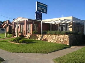 Golden Chain Murray River Motel - Lightning Ridge Tourism 0