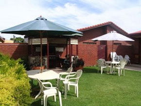 Golden Chain Murray River Motel - Lightning Ridge Tourism 2