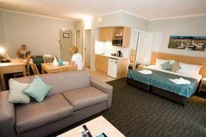 Manly Marina Cove Motel - Lightning Ridge Tourism 3