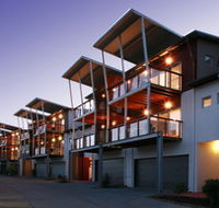 Quarterdecks Harbour Retreat - Lightning Ridge Tourism