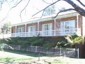 Barrasss John Bright Motor Inn - Lightning Ridge Tourism 1