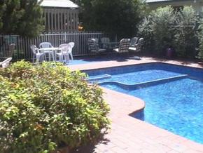 Barrasss John Bright Motor Inn - Lightning Ridge Tourism 2