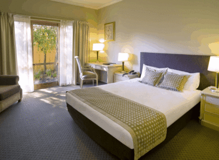 Quest East St Kilda - Lightning Ridge Tourism 0