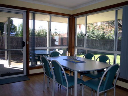 Lincoln Cove Villas - Lightning Ridge Tourism 0